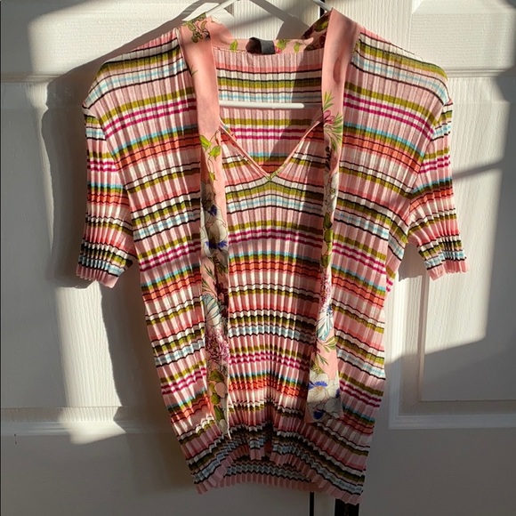 Superb MarcCain spring or all year round blouse - Picture 2 of 11